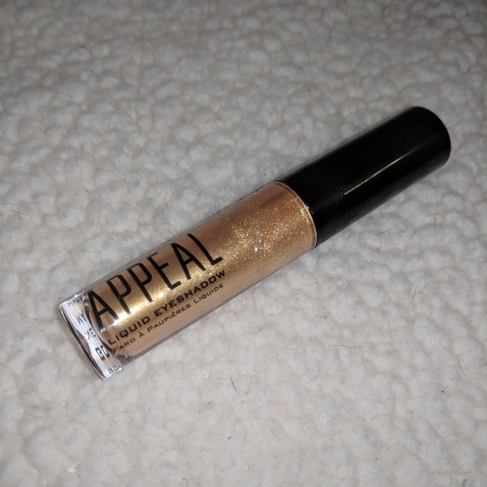 NEW NEVER BEEN USED Liquid eyeshadow